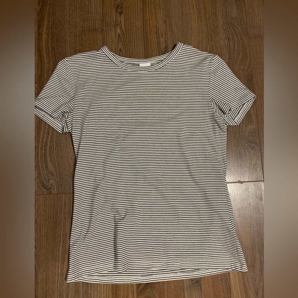 H&M tee - Picture 2 of 2